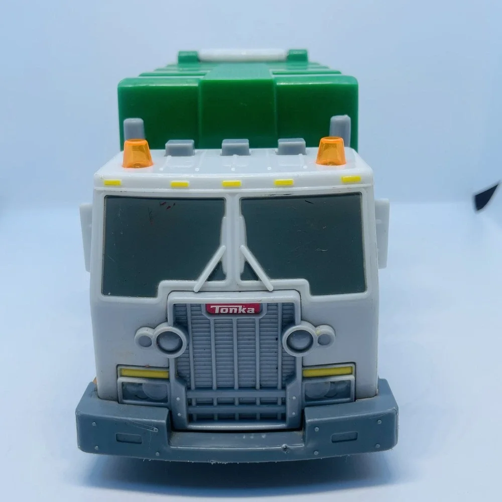 COLLECTIBLE 2013 HASBRO TONKA METRO DEPT‎ OF SANITATION GARBAGE TRUCK #06590